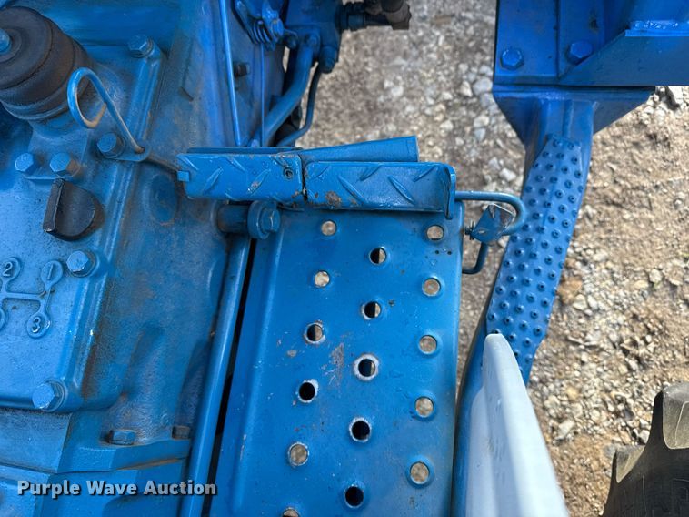 image for item DM5633 1985 Ford 2110 MFWD tractor
