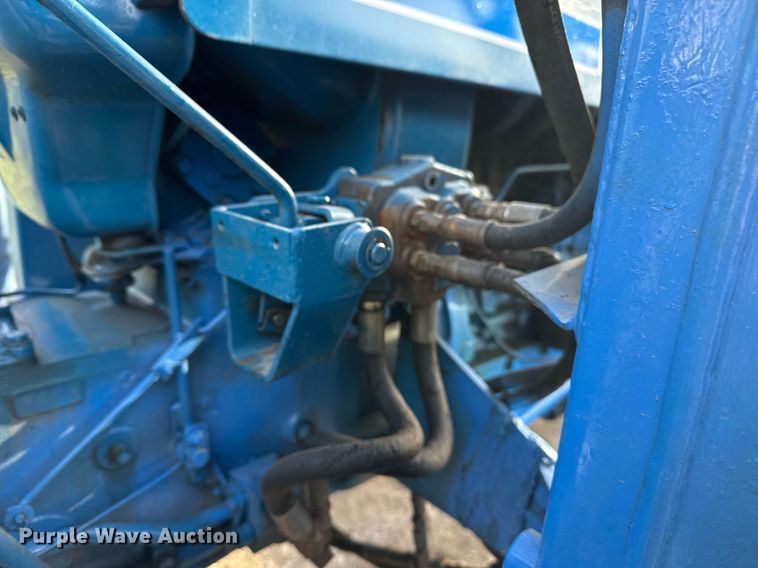 image for item DM5633 1985 Ford 2110 MFWD tractor