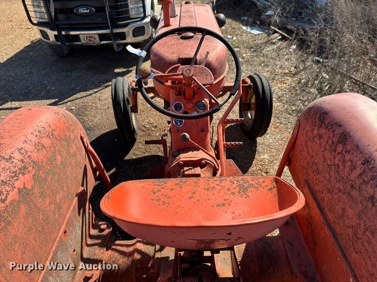 image for item DO0449 Allis-Chalmers D14 tractor