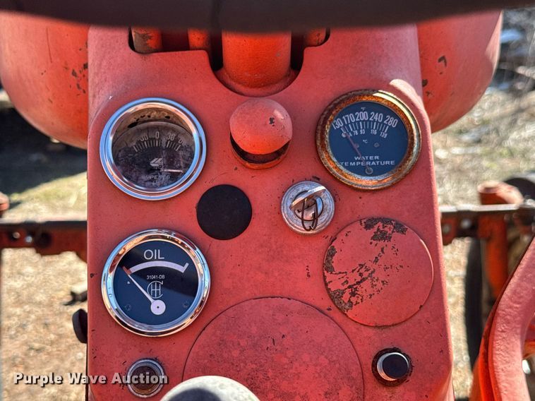 image for item DO0449 Allis-Chalmers D14 tractor