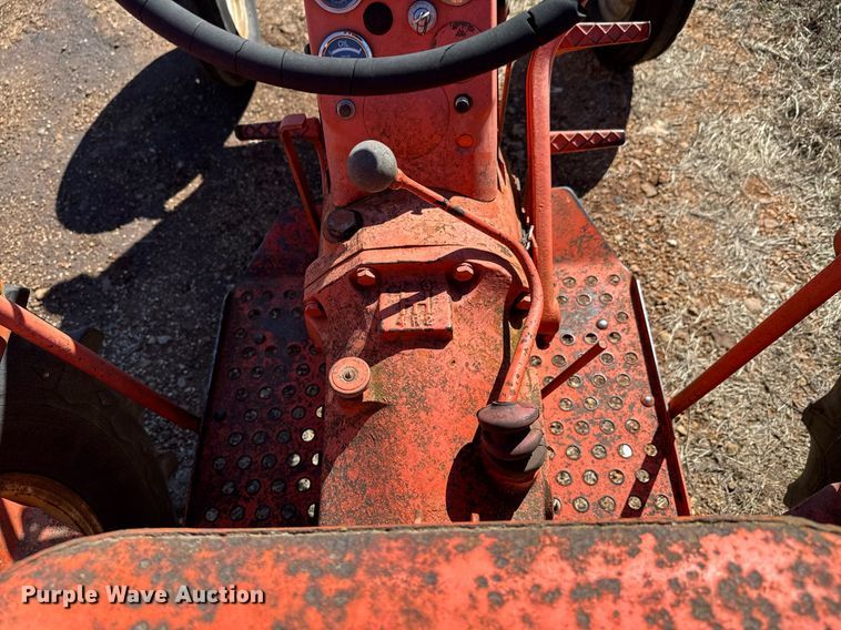 image for item DO0449 Allis-Chalmers D14 tractor