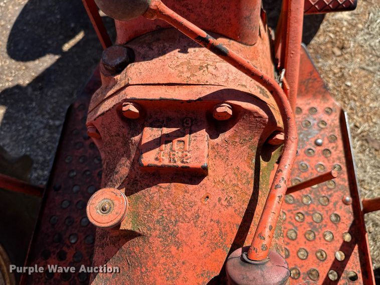 image for item DO0449 Allis-Chalmers D14 tractor