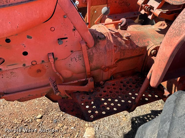 image for item DO0449 Allis-Chalmers D14 tractor