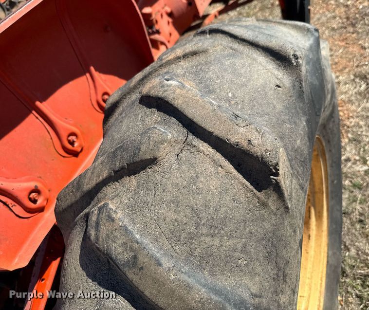 image for item DO0449 Allis-Chalmers D14 tractor