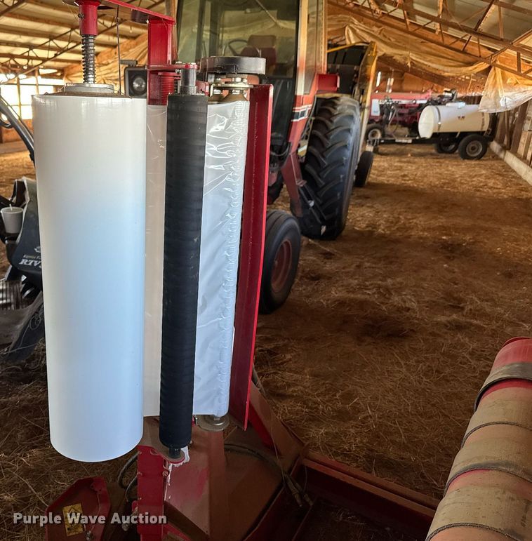 image for item DO0450 2016 Anderson RB-200 bale wrapper