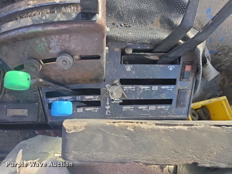 image for item DO7810 Ford 8730 tractor