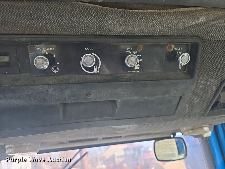 image for item DO7810 Ford 8730 tractor