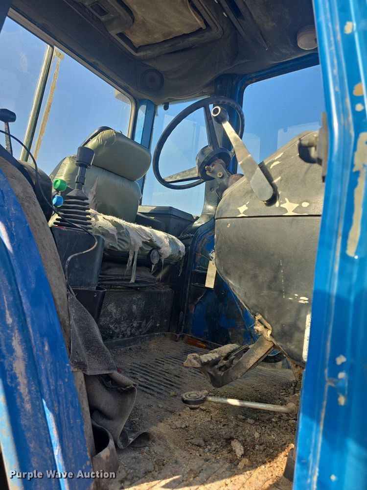 image for item DO7810 Ford 8730 tractor