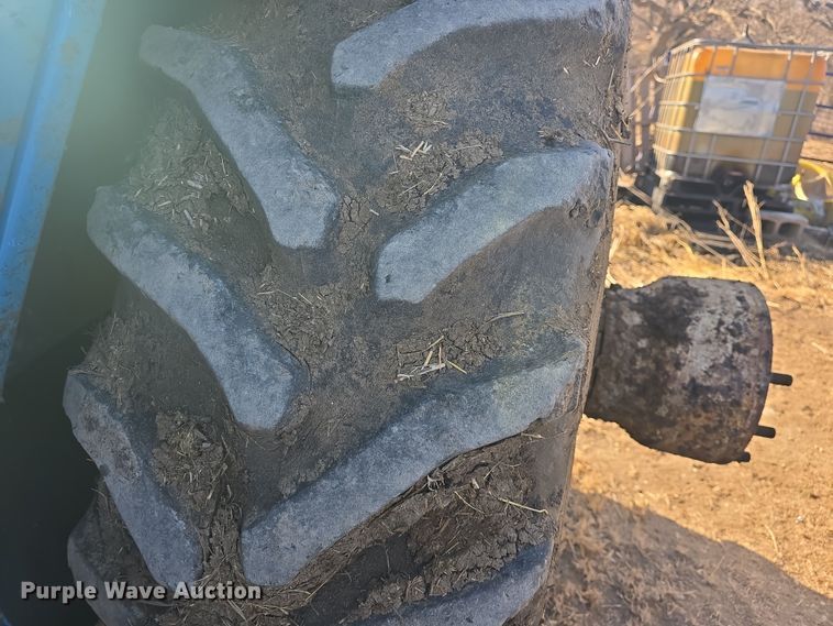 image for item DO7810 Ford 8730 tractor