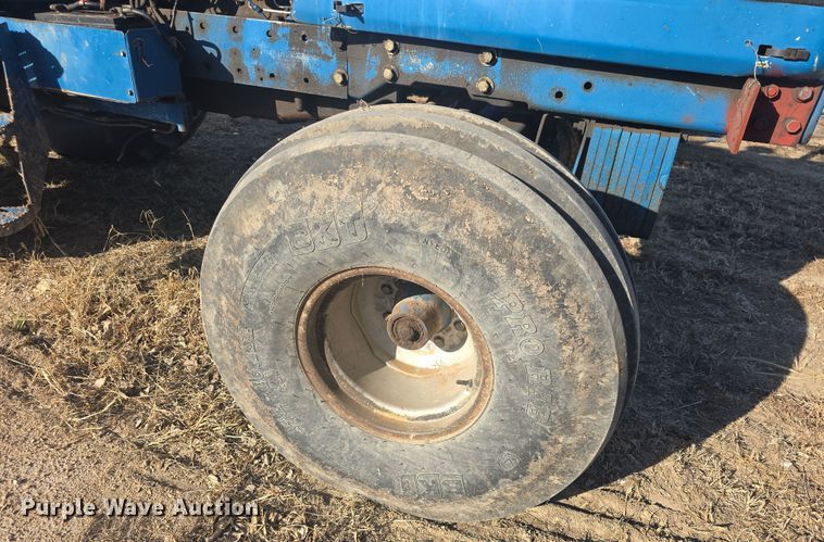 image for item DO7810 Ford 8730 tractor