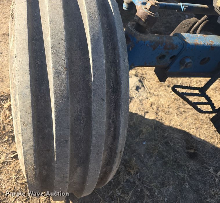 image for item DO7810 Ford 8730 tractor