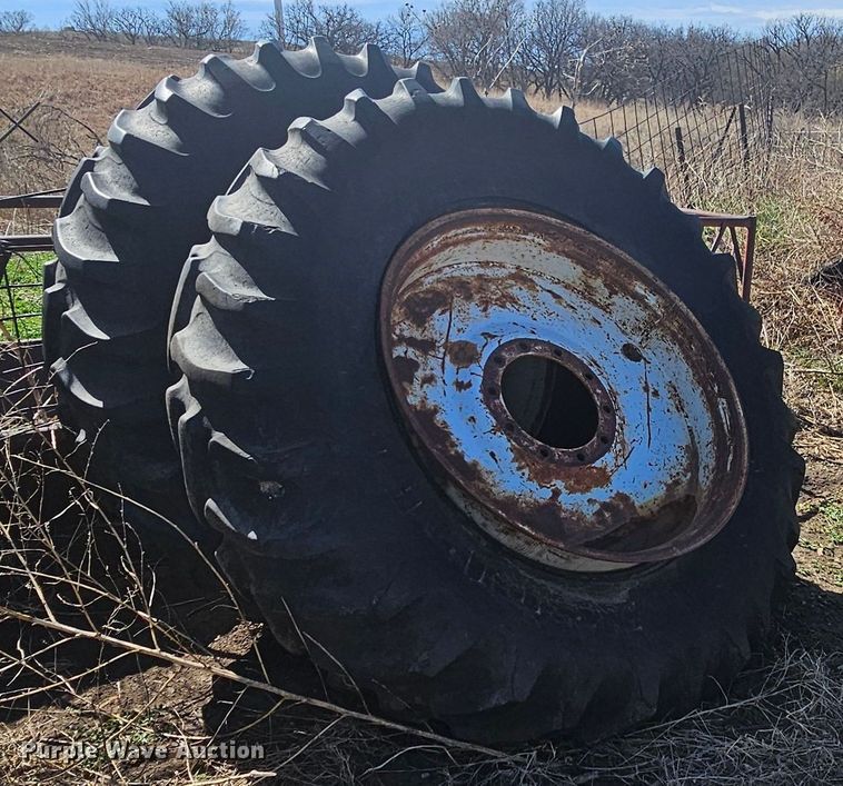 image for item DO7810 Ford 8730 tractor