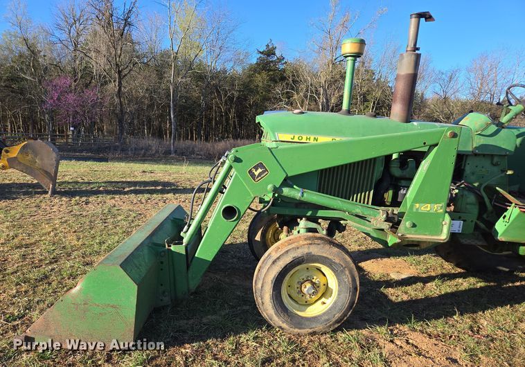image for item DP6233 1966 John Deere 3020 tractor
