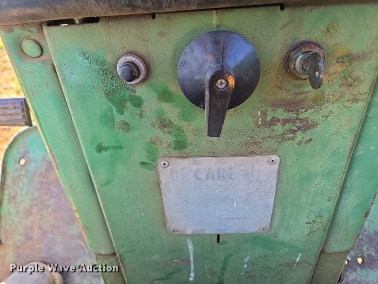 image for item DP6233 1966 John Deere 3020 tractor