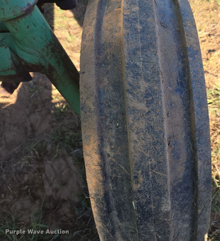 image for item DP6233 1966 John Deere 3020 tractor