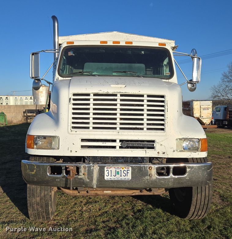 image for item DP6245 1991 International 8100  grain truck
