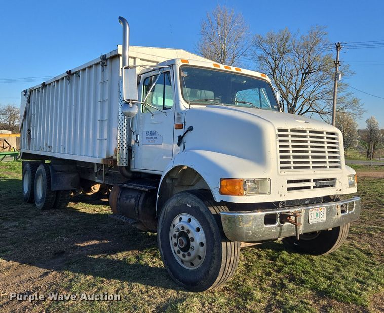 image for item DP6245 1991 International 8100  grain truck
