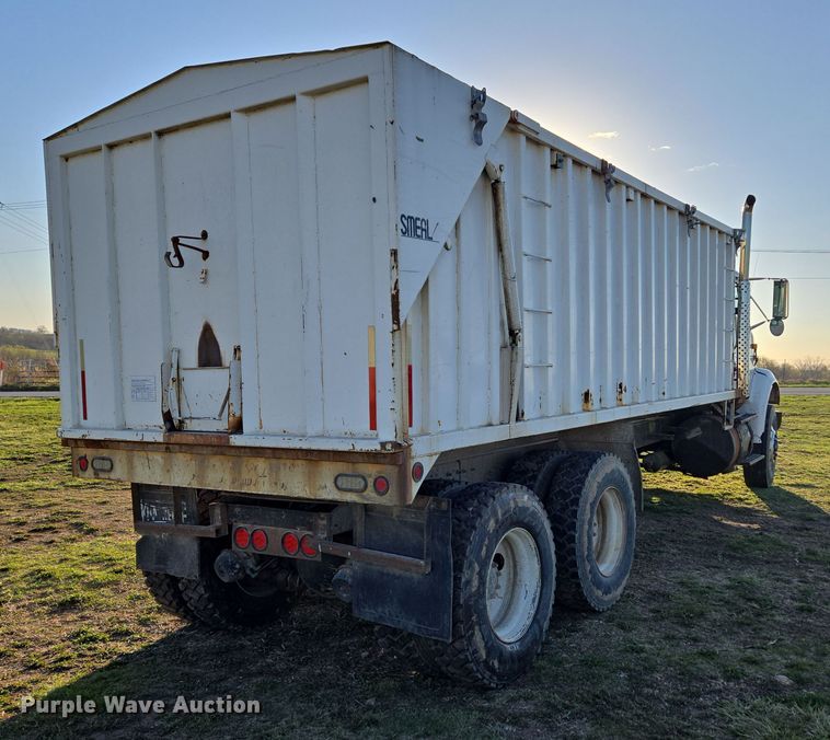 image for item DP6245 1991 International 8100  grain truck
