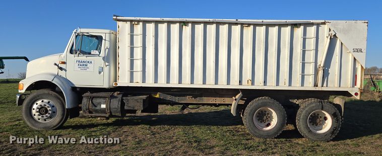image for item DP6245 1991 International 8100  grain truck