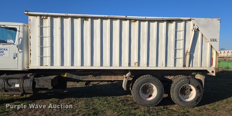 image for item DP6245 1991 International 8100  grain truck