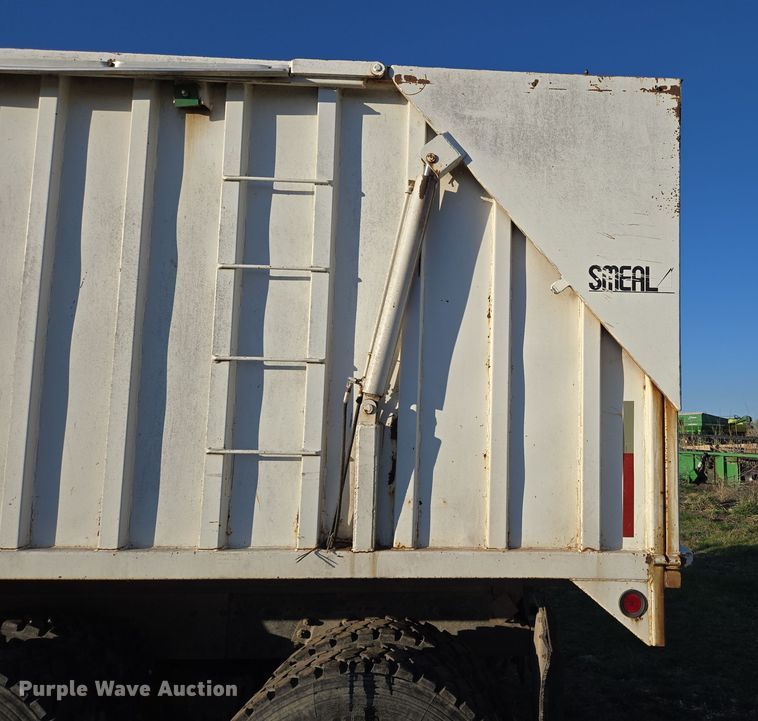 image for item DP6245 1991 International 8100  grain truck