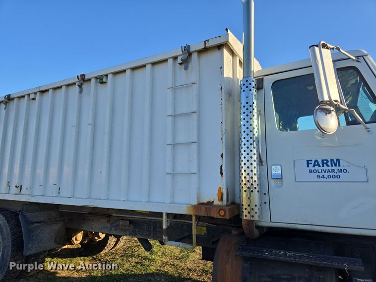 image for item DP6245 1991 International 8100  grain truck