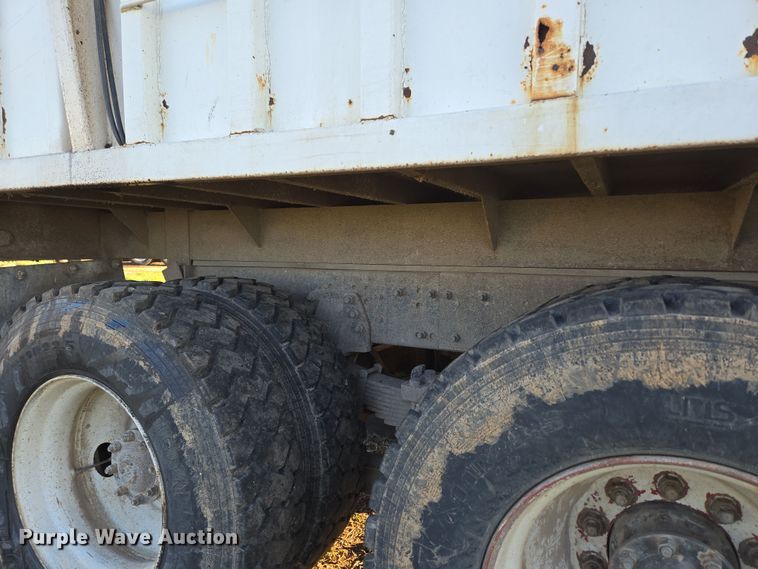 image for item DP6245 1991 International 8100  grain truck
