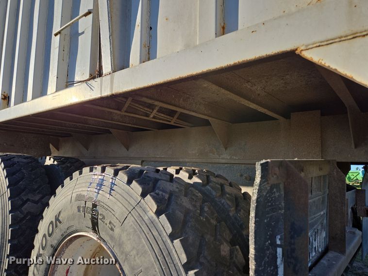 image for item DP6245 1991 International 8100  grain truck