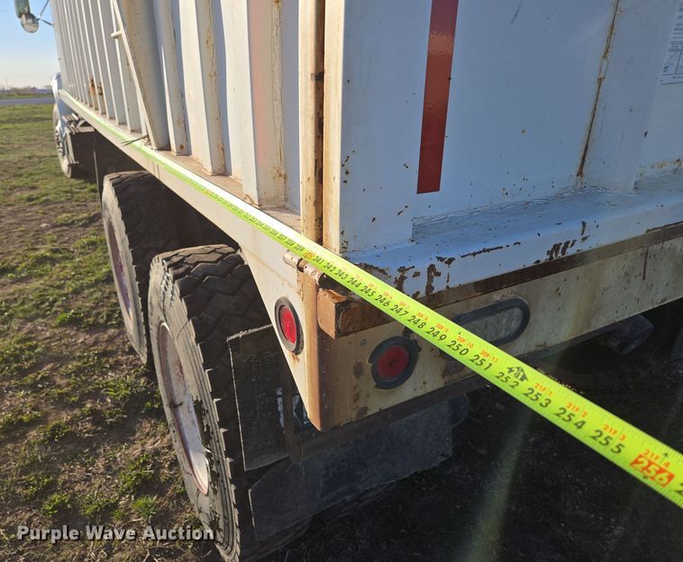 image for item DP6245 1991 International 8100  grain truck