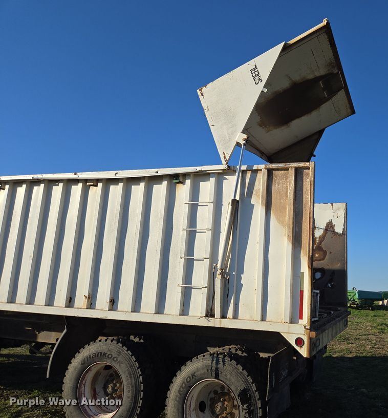 image for item DP6245 1991 International 8100  grain truck