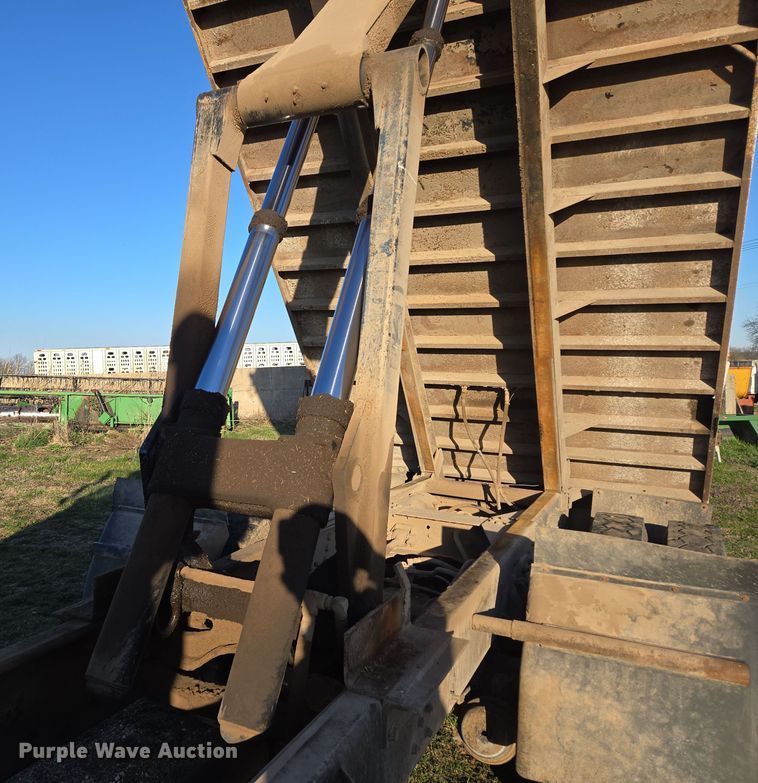 image for item DP6245 1991 International 8100  grain truck