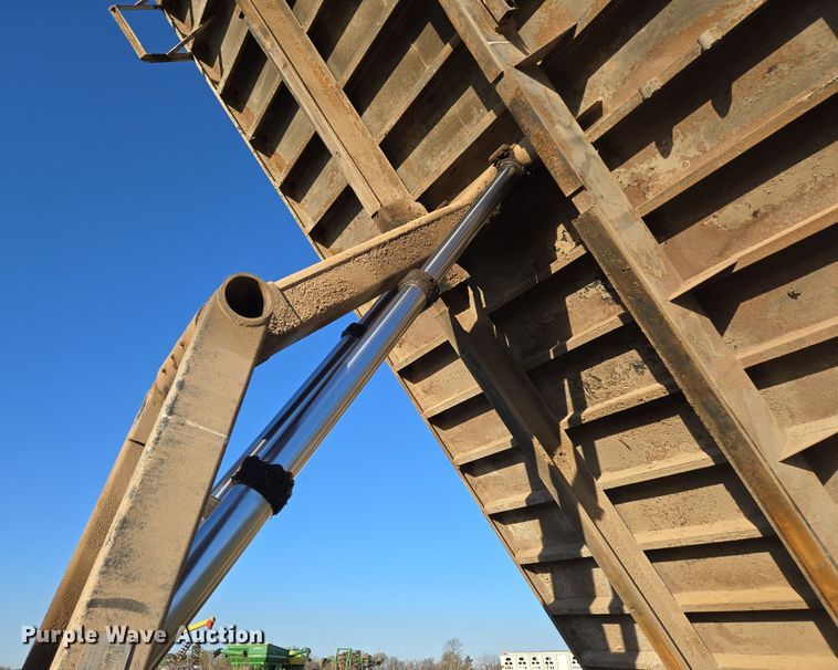 image for item DP6245 1991 International 8100  grain truck