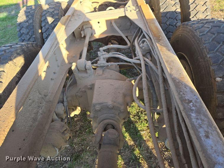 image for item DP6245 1991 International 8100  grain truck