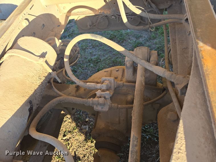 image for item DP6245 1991 International 8100  grain truck