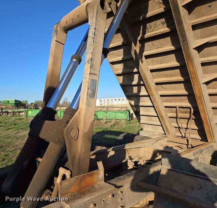 image for item DP6245 1991 International 8100  grain truck