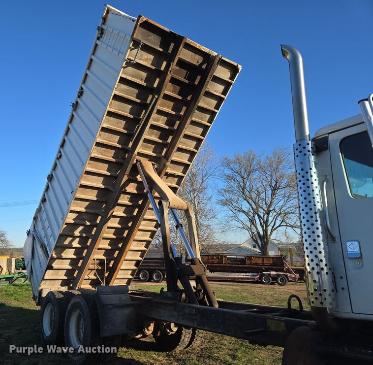 image for item DP6245 1991 International 8100  grain truck