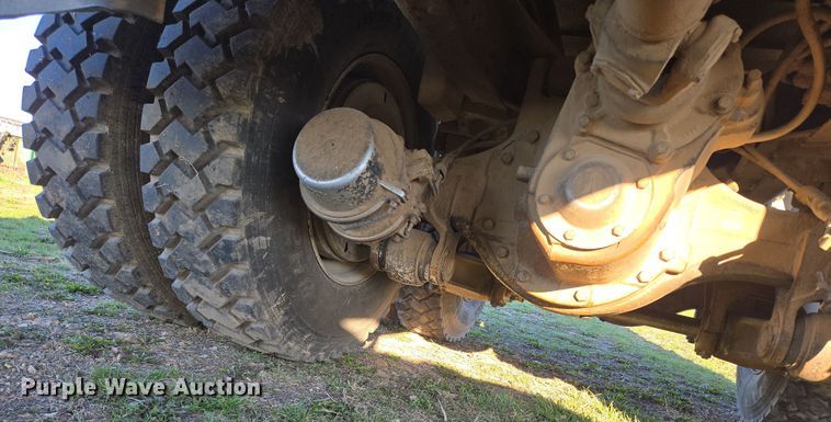 image for item DP6245 1991 International 8100  grain truck