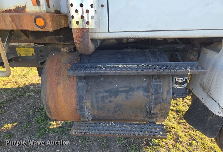 image for item DP6245 1991 International 8100  grain truck