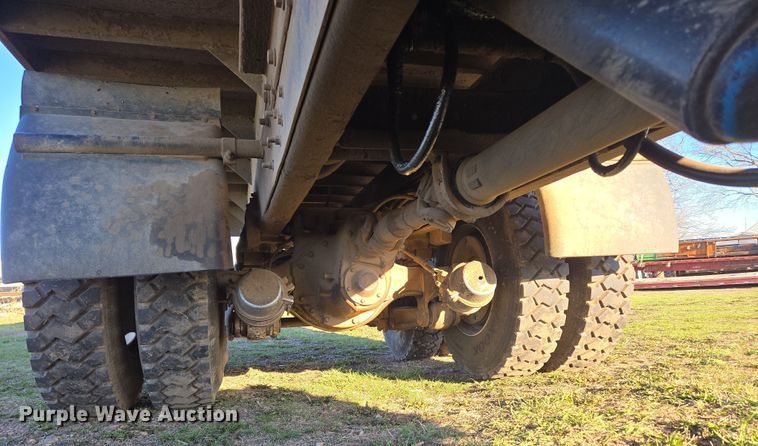 image for item DP6245 1991 International 8100  grain truck