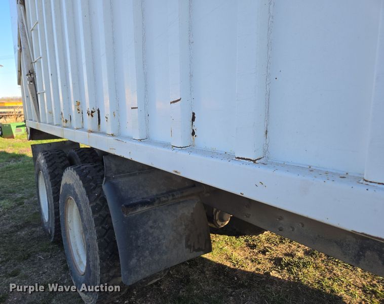 image for item DP6245 1991 International 8100  grain truck