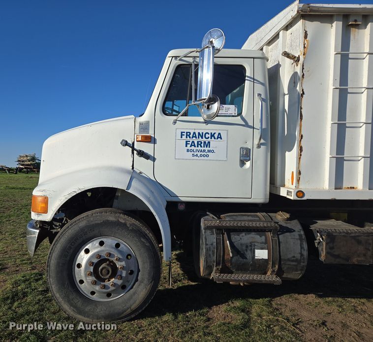 image for item DP6245 1991 International 8100  grain truck