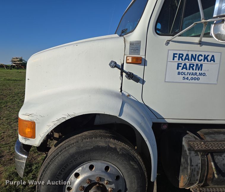 image for item DP6245 1991 International 8100  grain truck