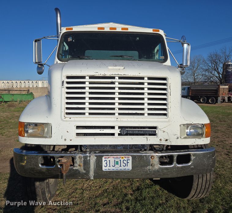 image for item DP6245 1991 International 8100  grain truck