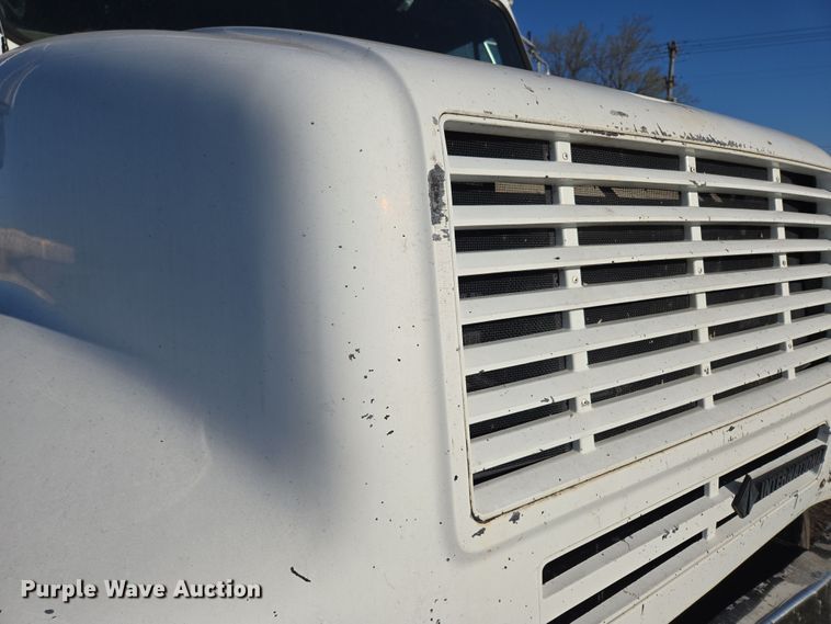 image for item DP6245 1991 International 8100  grain truck