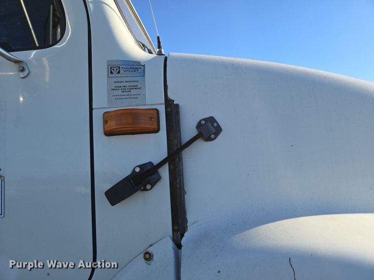 image for item DP6245 1991 International 8100  grain truck