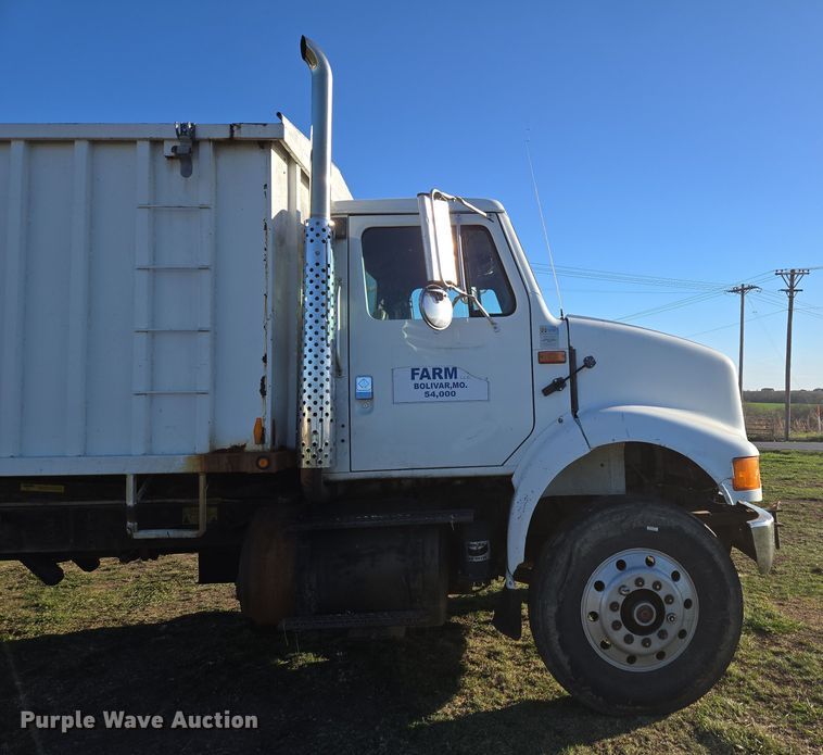 image for item DP6245 1991 International 8100  grain truck