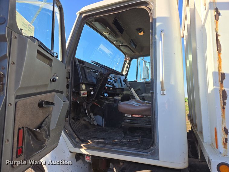 image for item DP6245 1991 International 8100  grain truck