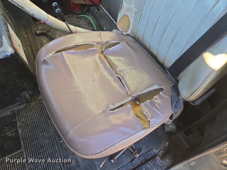 image for item DP6245 1991 International 8100  grain truck