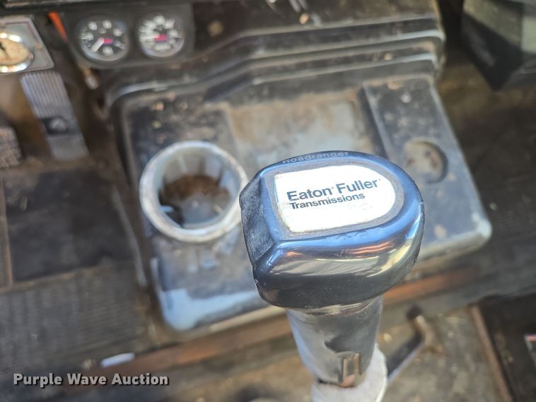 image for item DP6245 1991 International 8100  grain truck