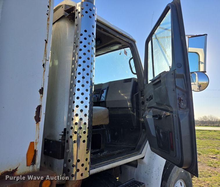 image for item DP6245 1991 International 8100  grain truck